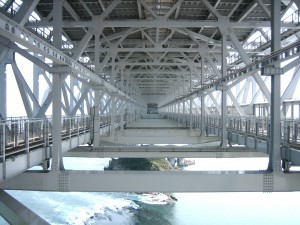 Oh_Naruto_Bridge_inside