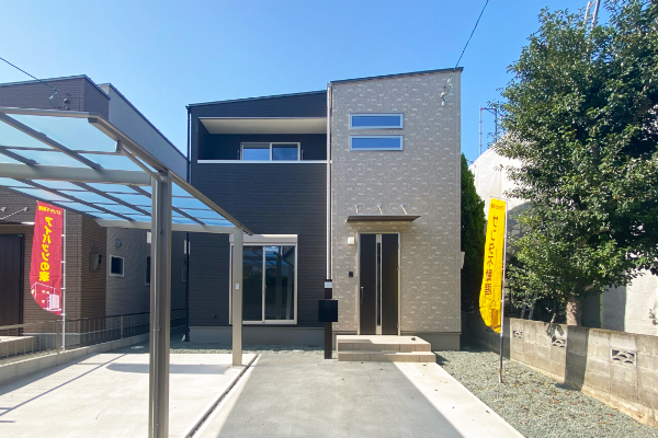 熊本市東区長嶺東2丁目2号地 28坪 4SLDK 販売価格 2,998 万円（100万円値下げ） 毎月の支払い例 58,616 円